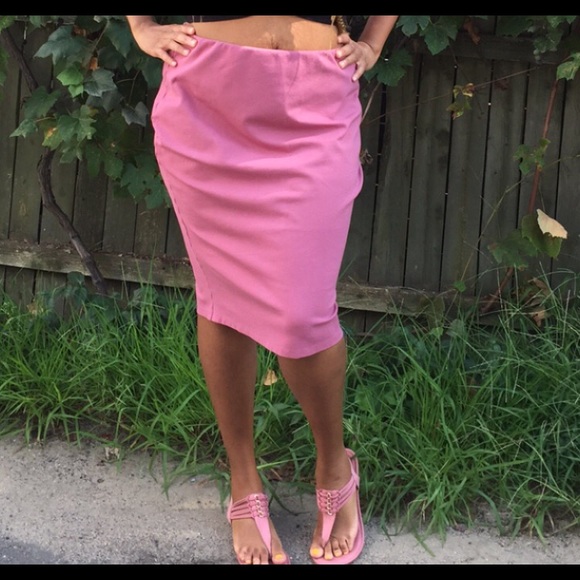 Beautiful Pink Pencil skirt - Picture 2 of 3
